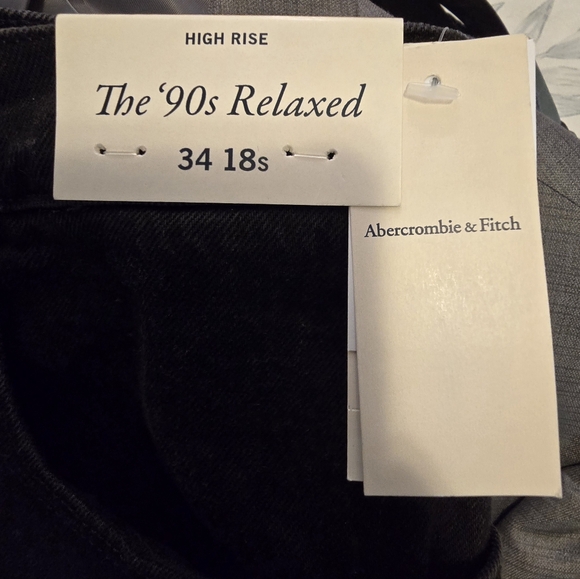 Abercrombie & Fitch Women's 90's Relaxed High Rise Black Jeans. 34 X 18. NWT. - Picture 3 of 6